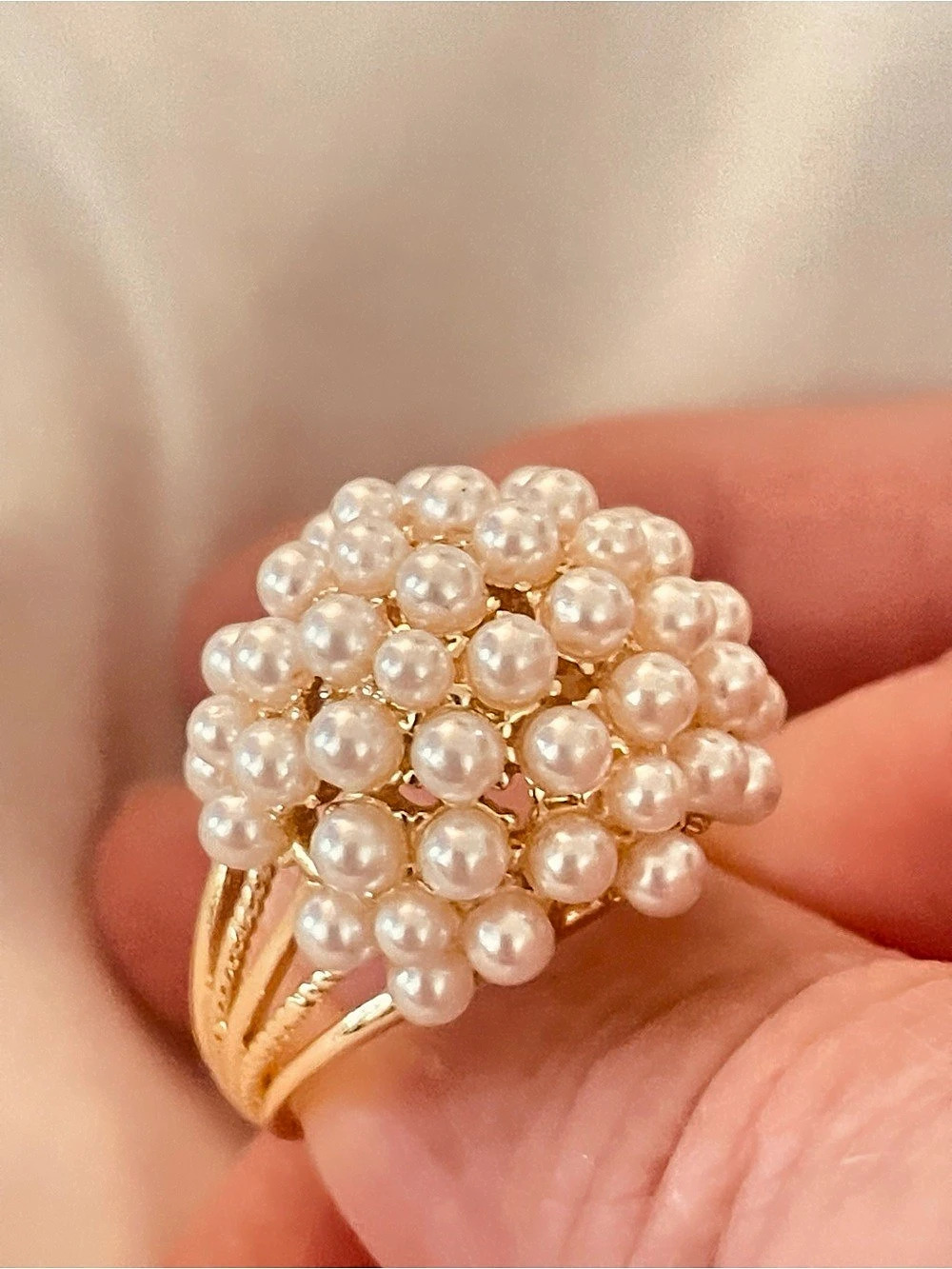 Pearl Cluster Ring in White & Gold Size 7.5 Like New